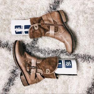 🌻BareTraps Camel Boots